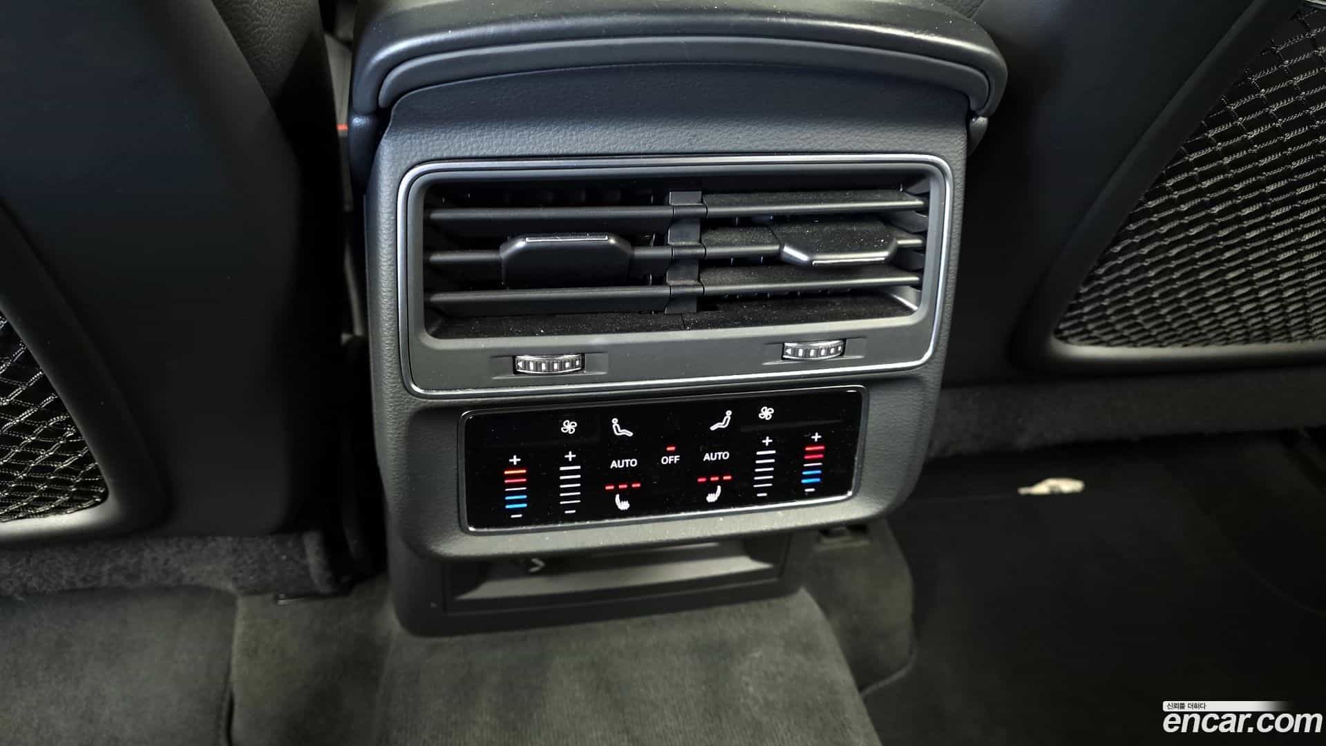 Q8 Audi 2021.0-OPTION-022