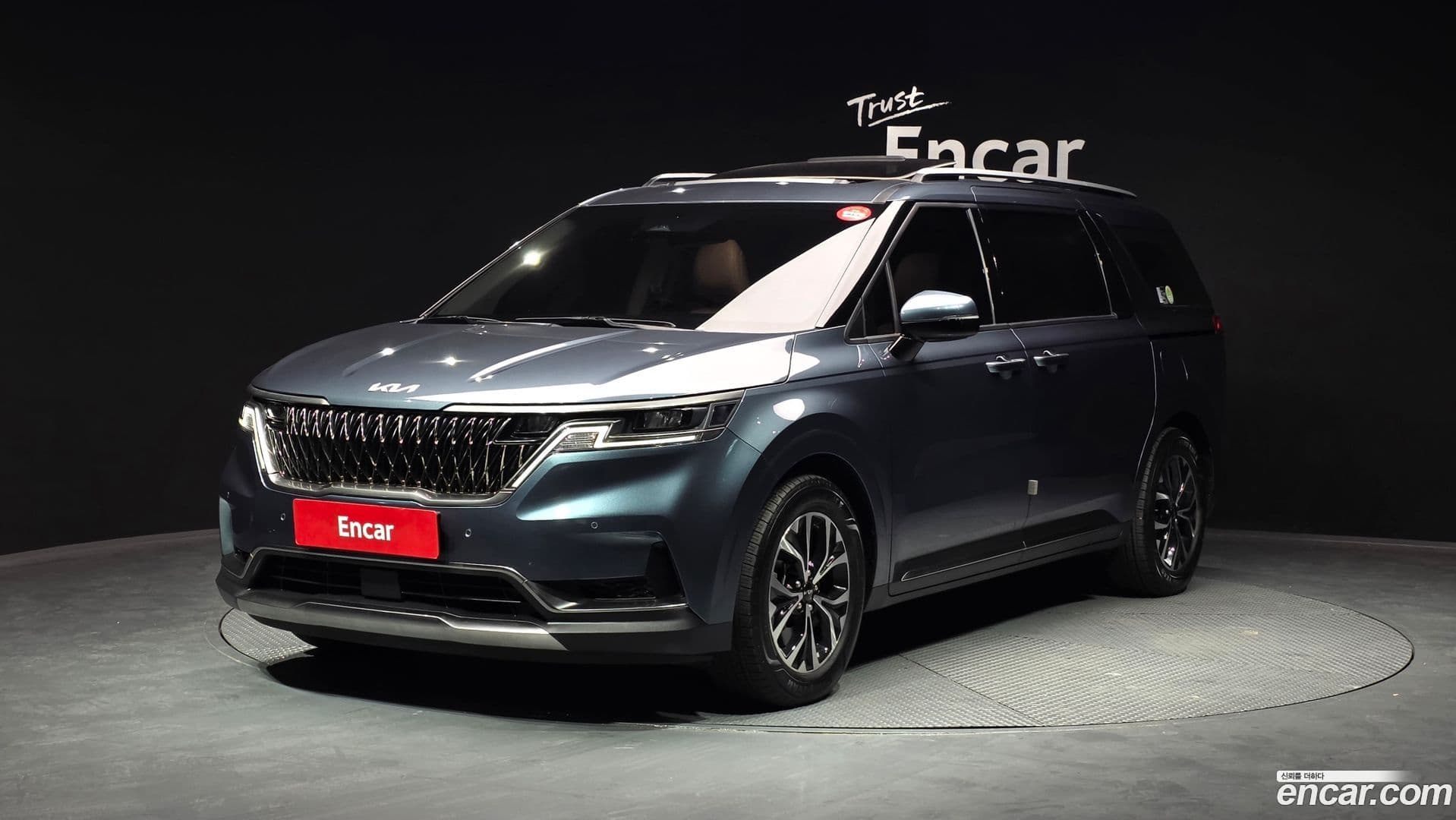 Main__Slider__Photo:Canival Kia 2022.1-0