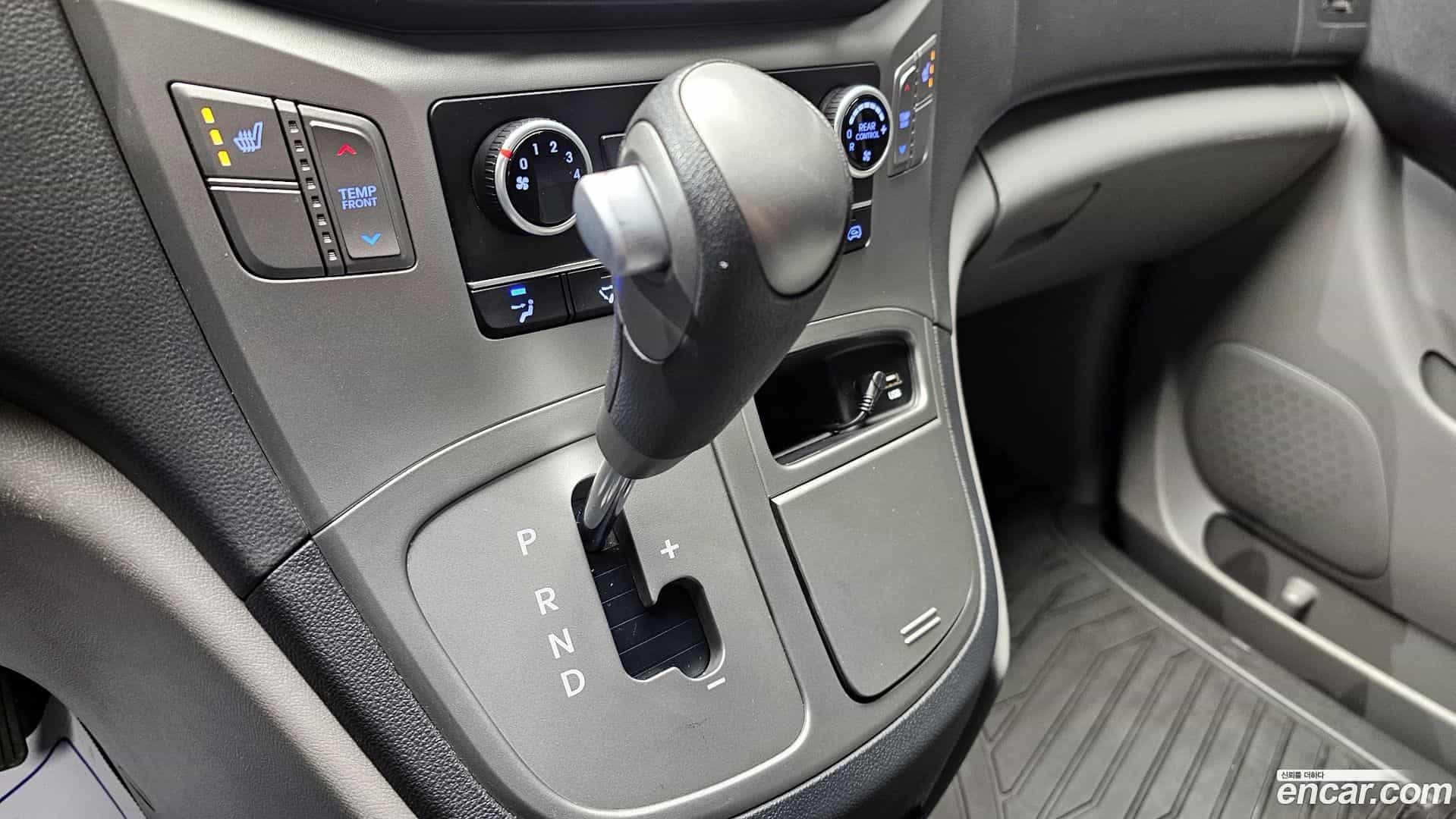 Starex Hyundai 2017.2-INNER-009