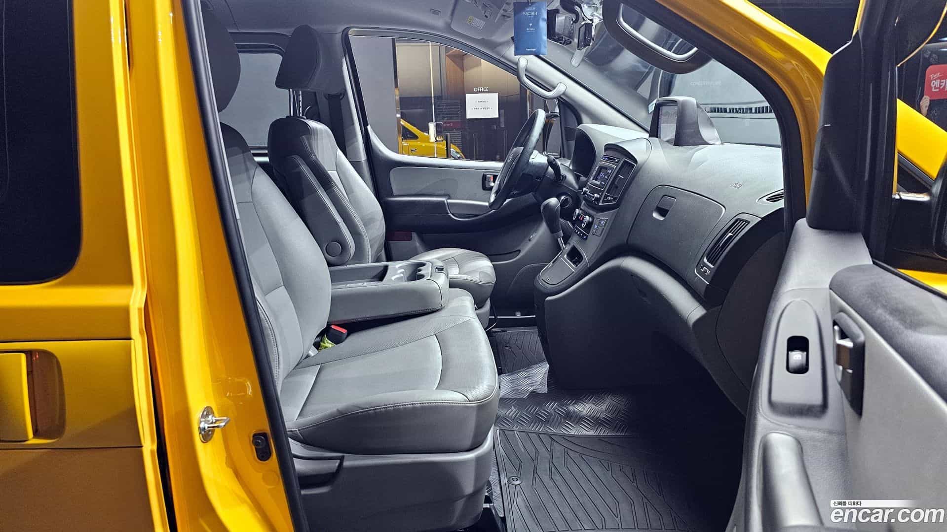Starex Hyundai 2017.2-INNER-010