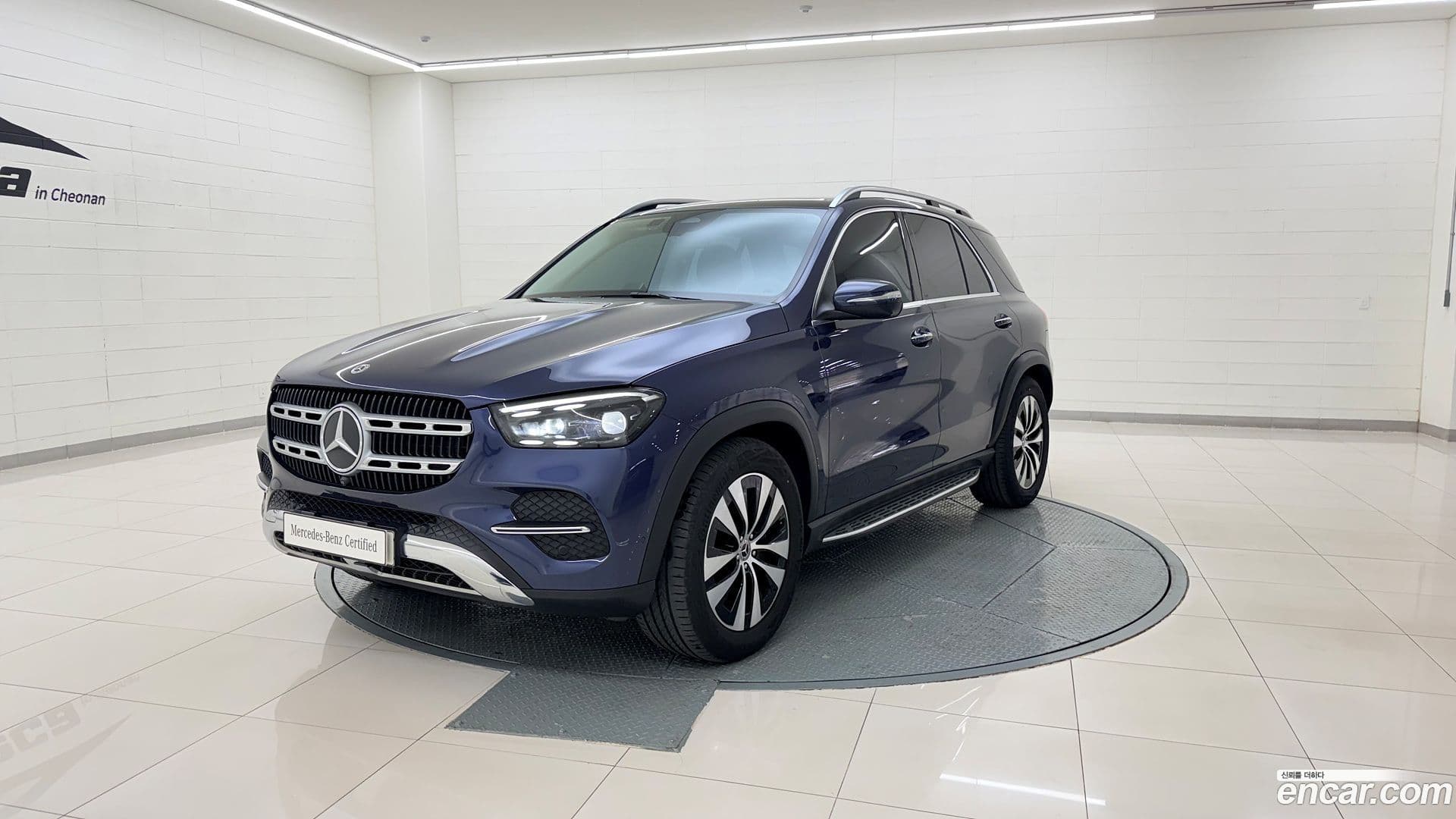 Main__Slider__Photo:GLE-Class Mercedes-Benz 2025.3-0