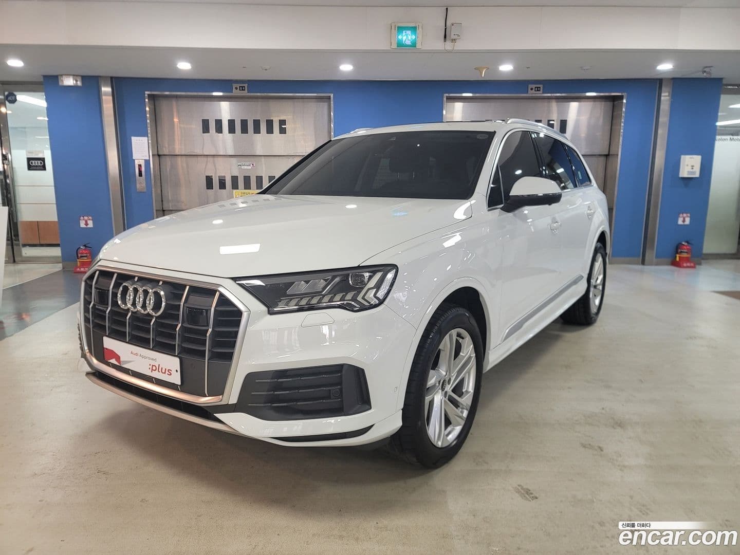Main__Slider__Photo:Q7 Audi 2023.11-0