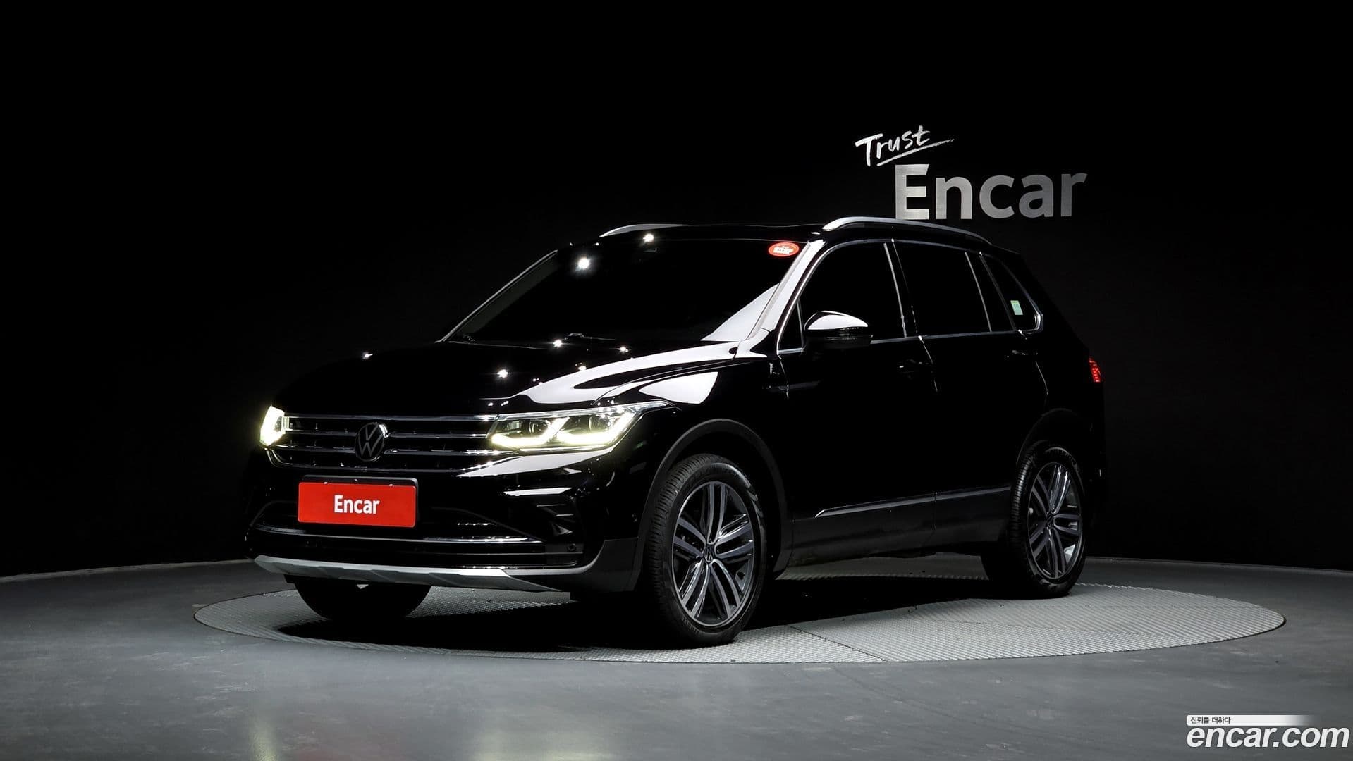 Main__Slider__Photo:Tiguan Volkswagen 2023.7-0