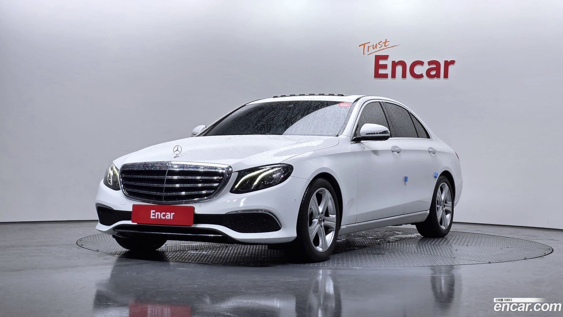 Main__Slider__Photo:E-Class Mercedes-Benz 2018.4-0