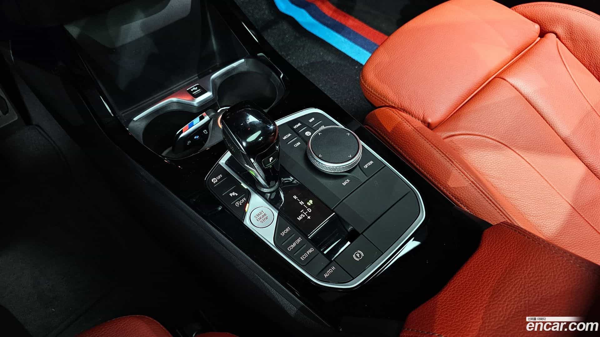 2-Series BMW 2022.0-INNER-009