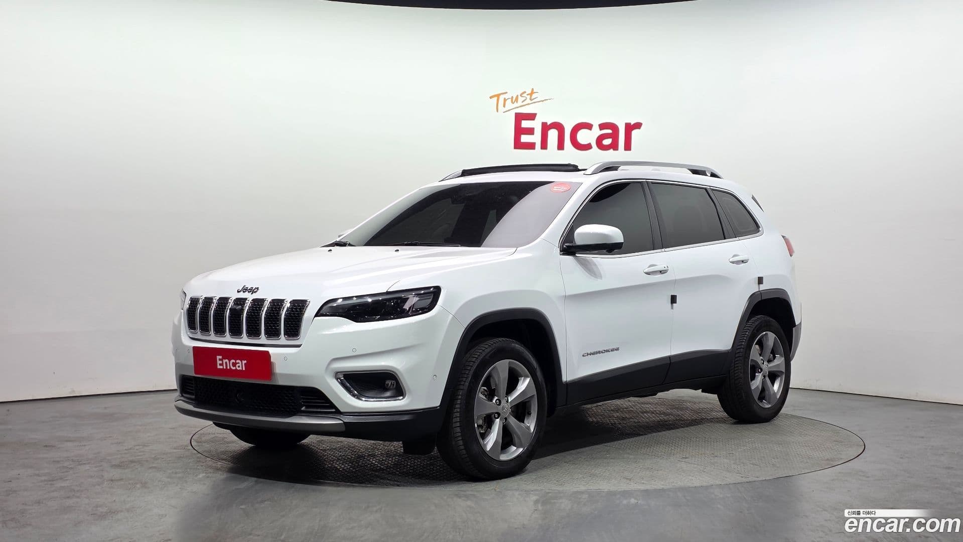 Main__Slider__Photo:Cherokee Jeep 2020.9-0