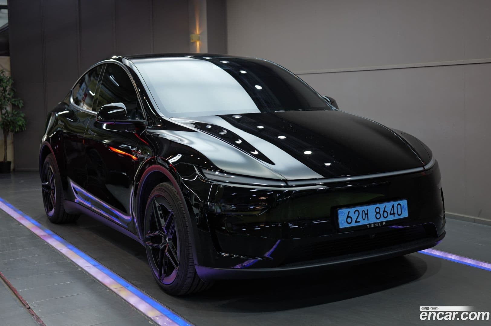 Main__Slider__Photo:Model Y Tesla 2025.7-0