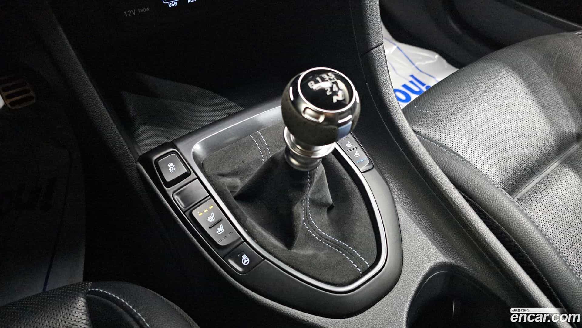 Veloster Hyundai 2018.6-INNER-009