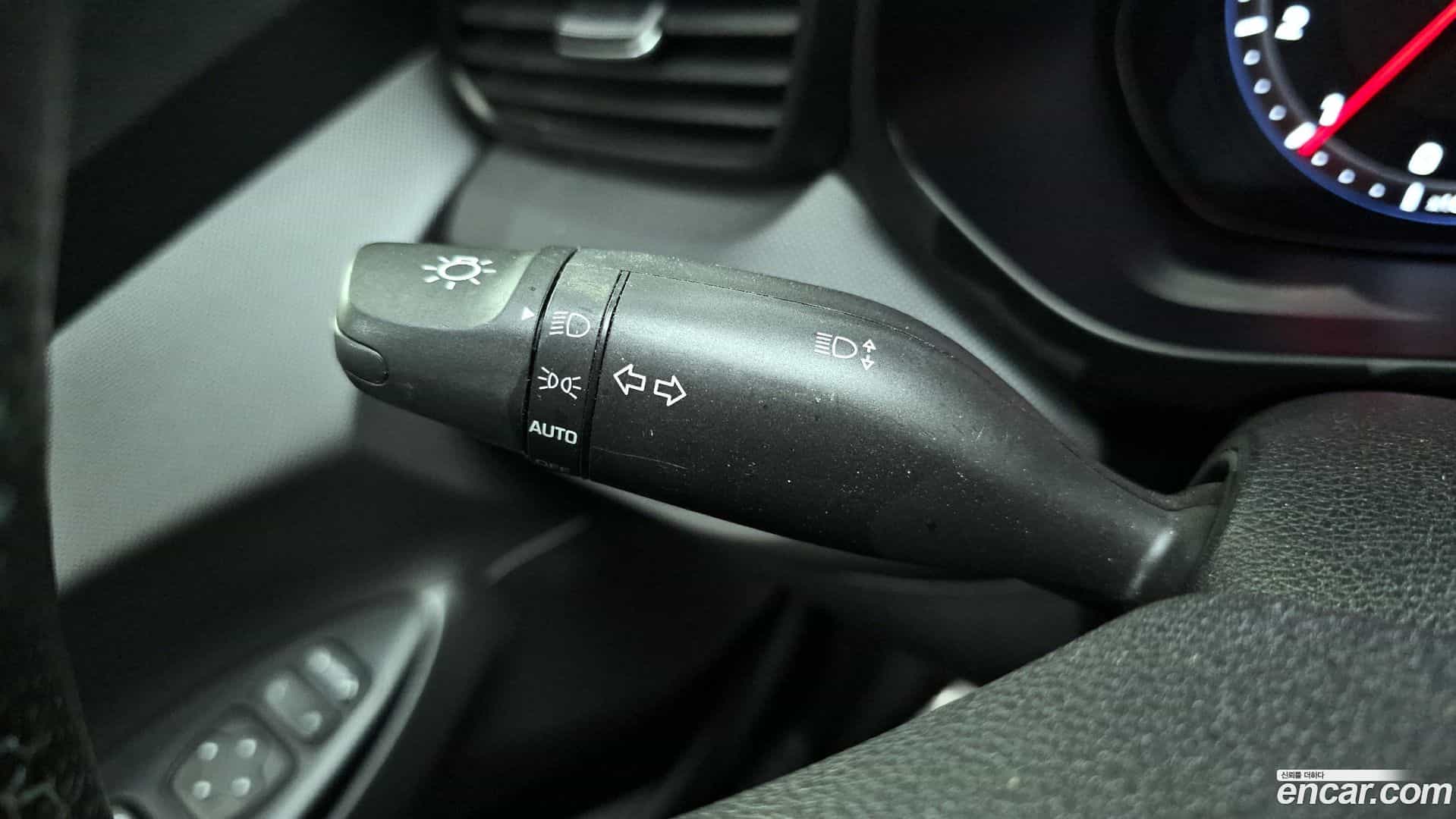 Veloster Hyundai 2018.6-OPTION-020