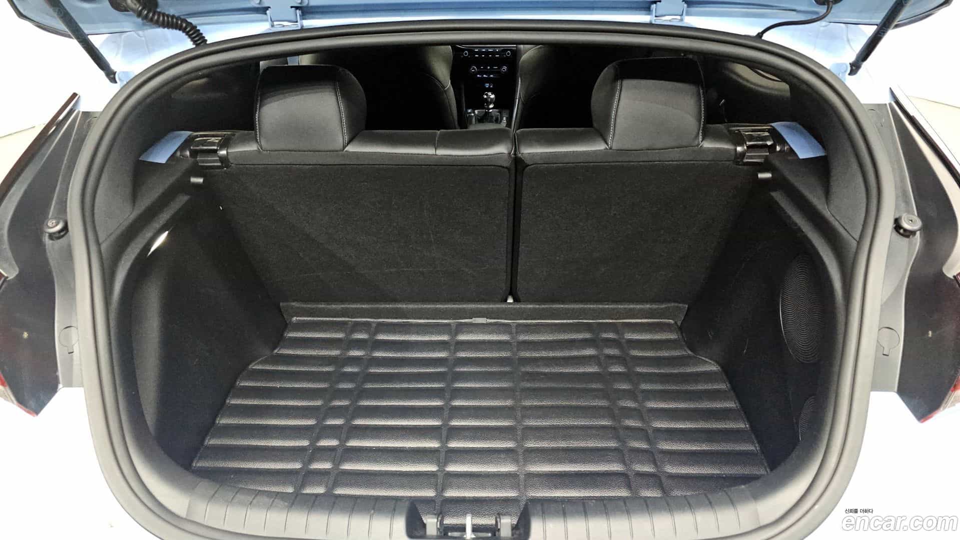 Veloster Hyundai 2018.6-OPTION-024