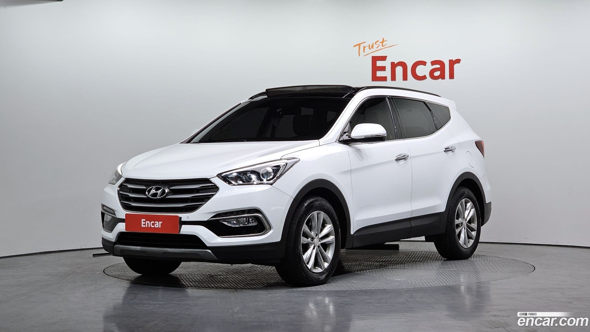 Main__Slider__Photo:Santafe Hyundai 2017.6-0