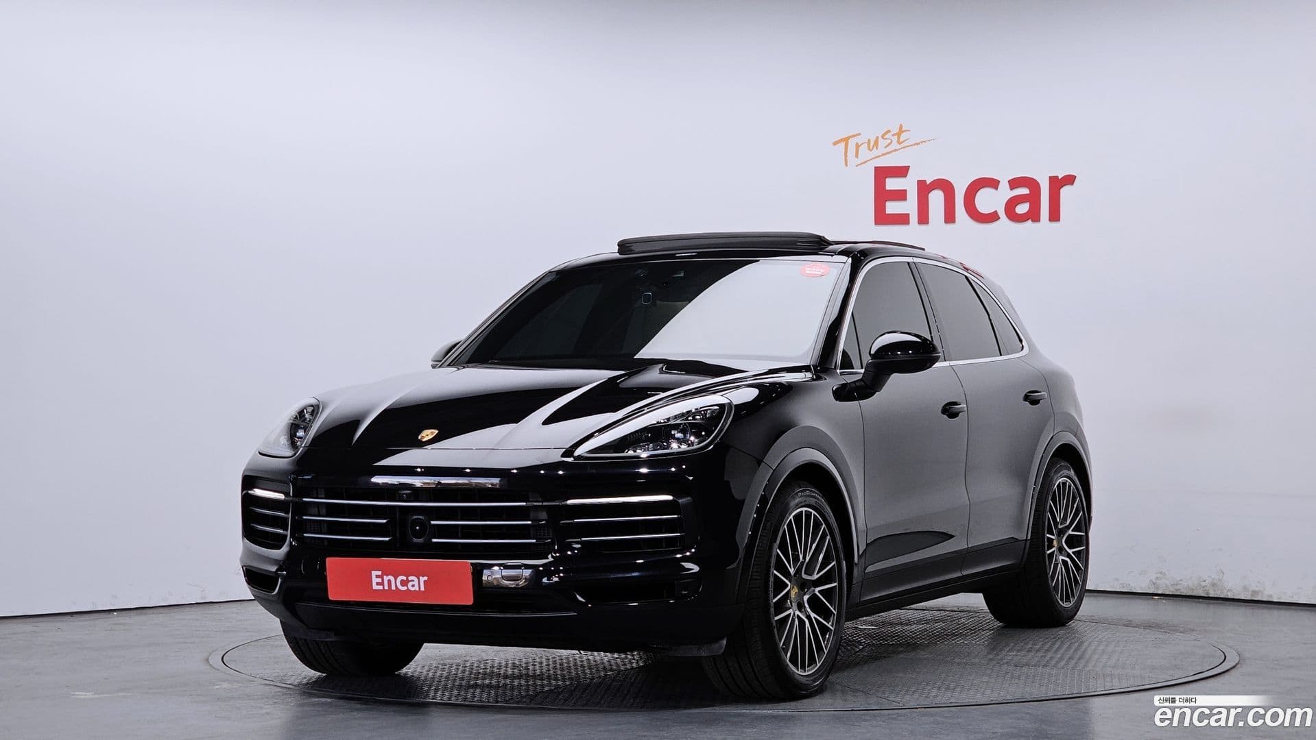 Main__Slider__Photo:Cayenne Porsche 2020.9-0