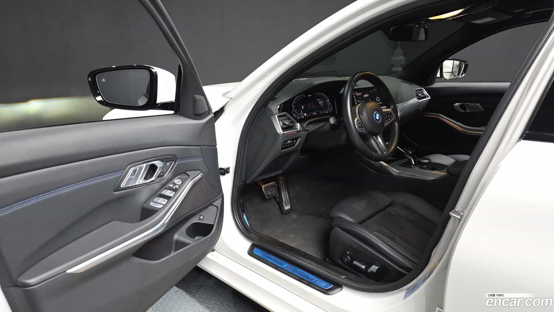 3-Series BMW 2022.3-INNER-010