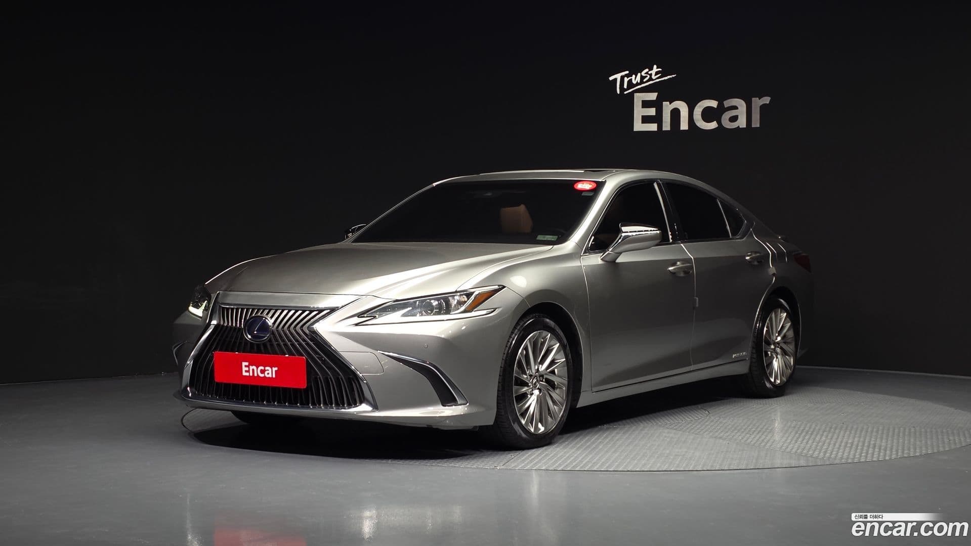 Main__Slider__Photo:ES Lexus 2020.2-0
