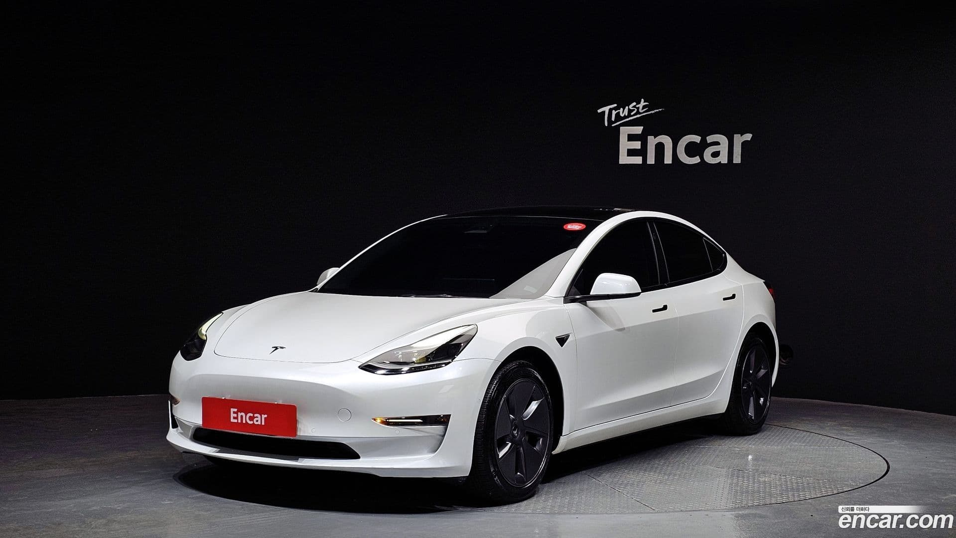 Main__Slider__Photo:Model 3 Tesla 2022.7-0