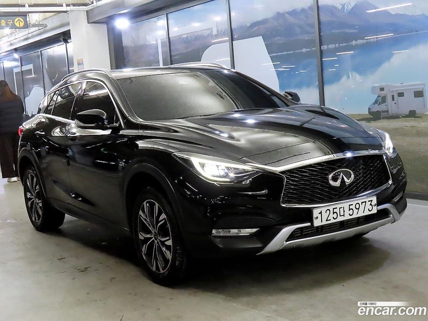 Main__Slider__Photo:QX30 Infiniti 2019.11-0