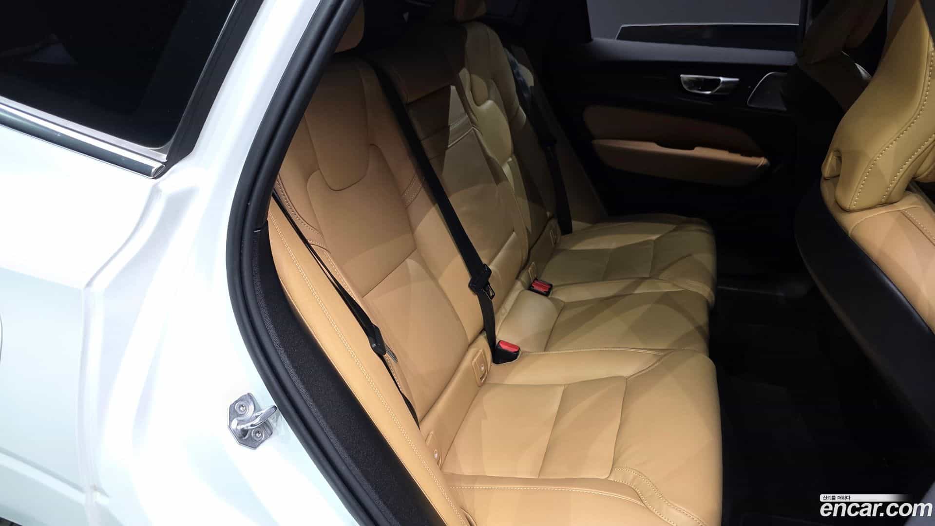 XC60 Volvo 2021.9-OPTION-016