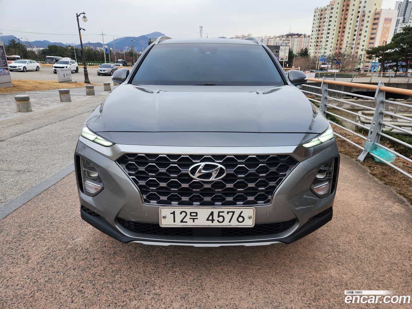Santafe Hyundai 2018.2-OUTER-002
