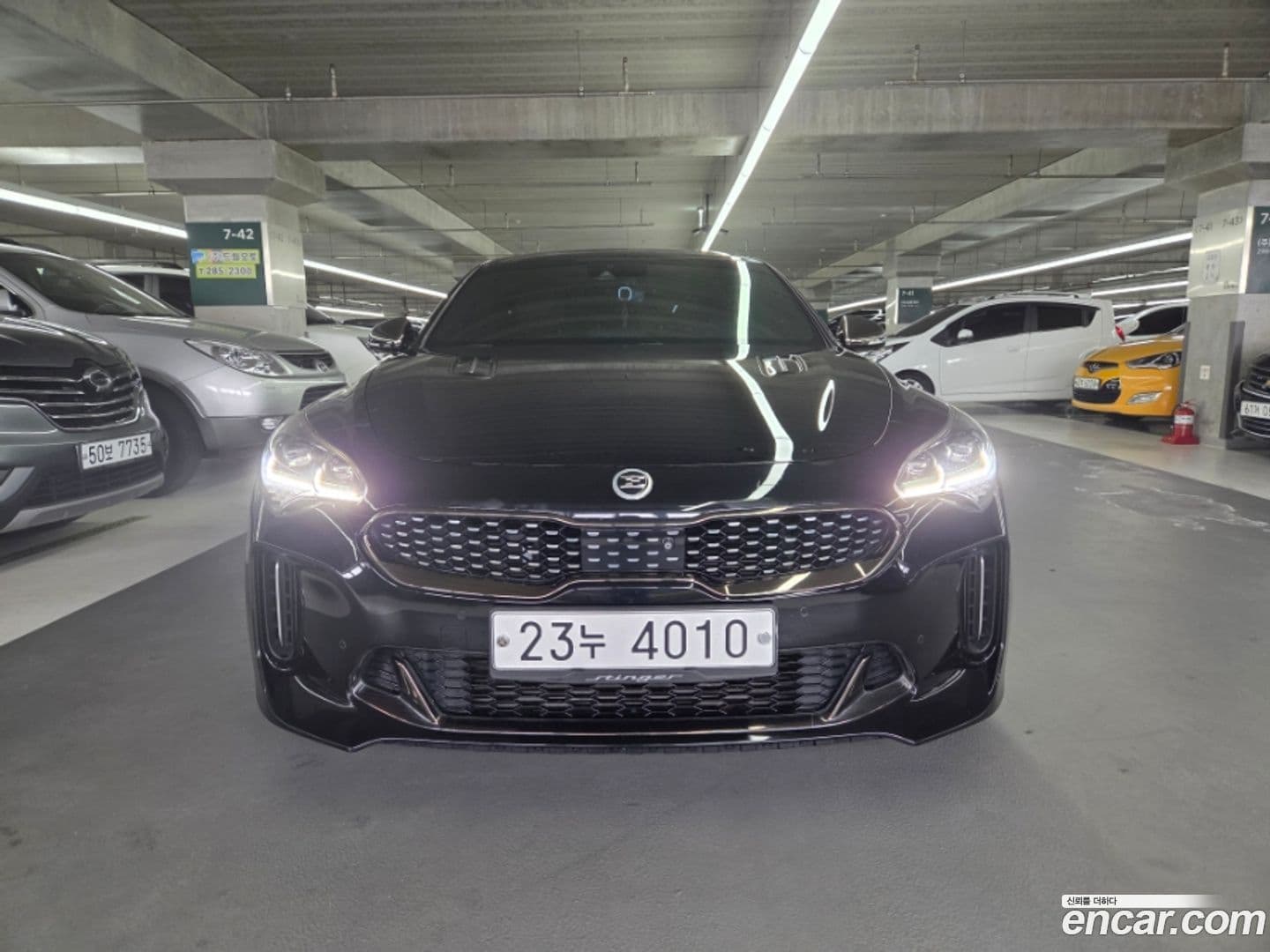 Main__Slider__Photo:Stinger Kia 2018.7-0