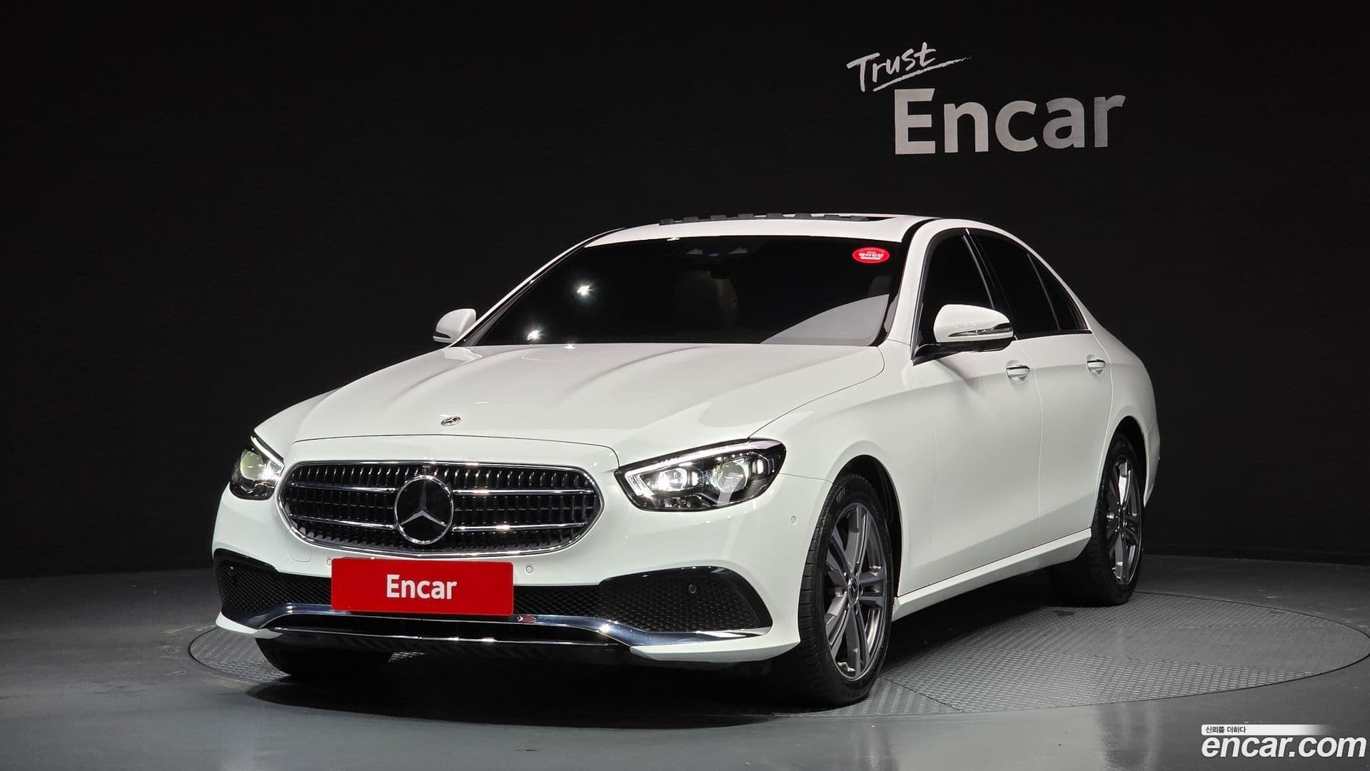 Main__Slider__Photo:E-Class Mercedes-Benz 2022.2-0