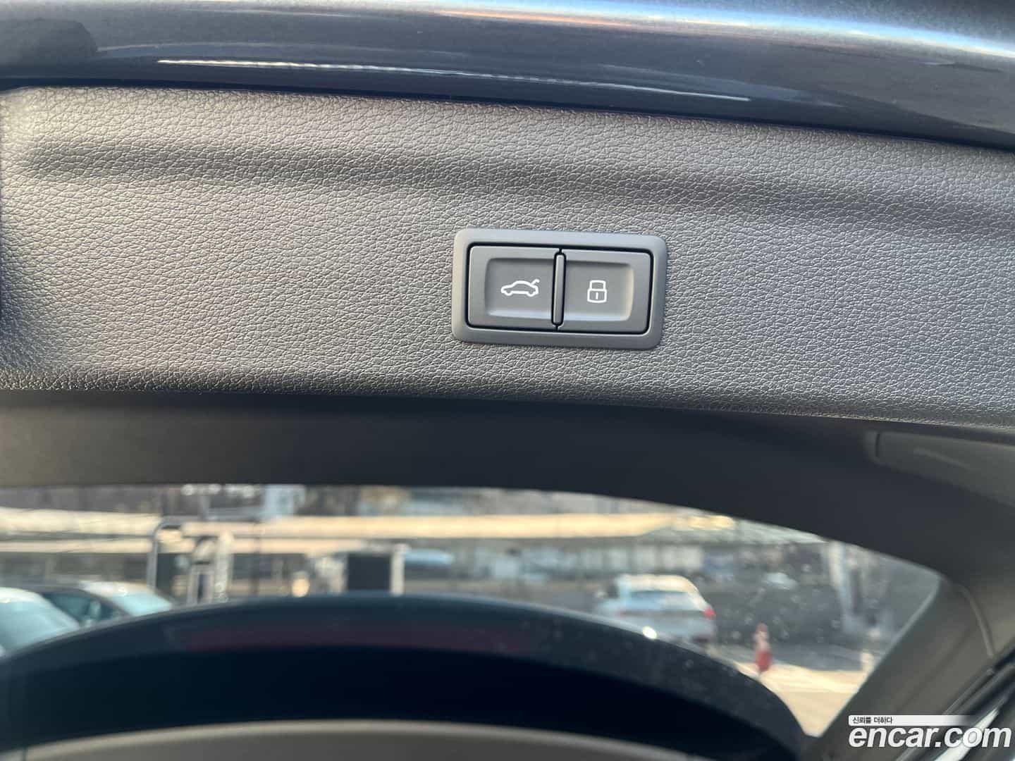 Q3 Audi 2025.4-OPTION-023