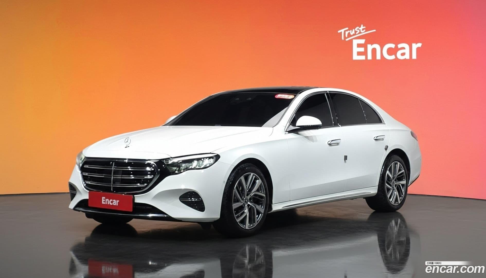 Main__Slider__Photo:E-Class Mercedes-Benz 2024.11-0