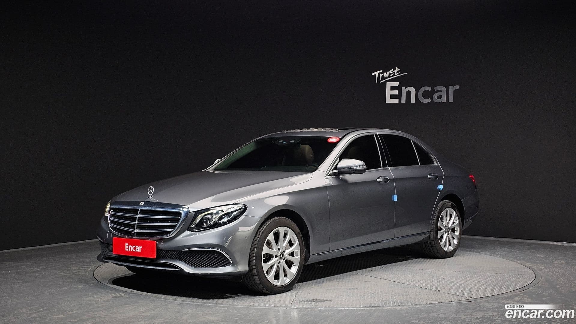 Main__Slider__Photo:E-Class Mercedes-Benz 2018.11-0