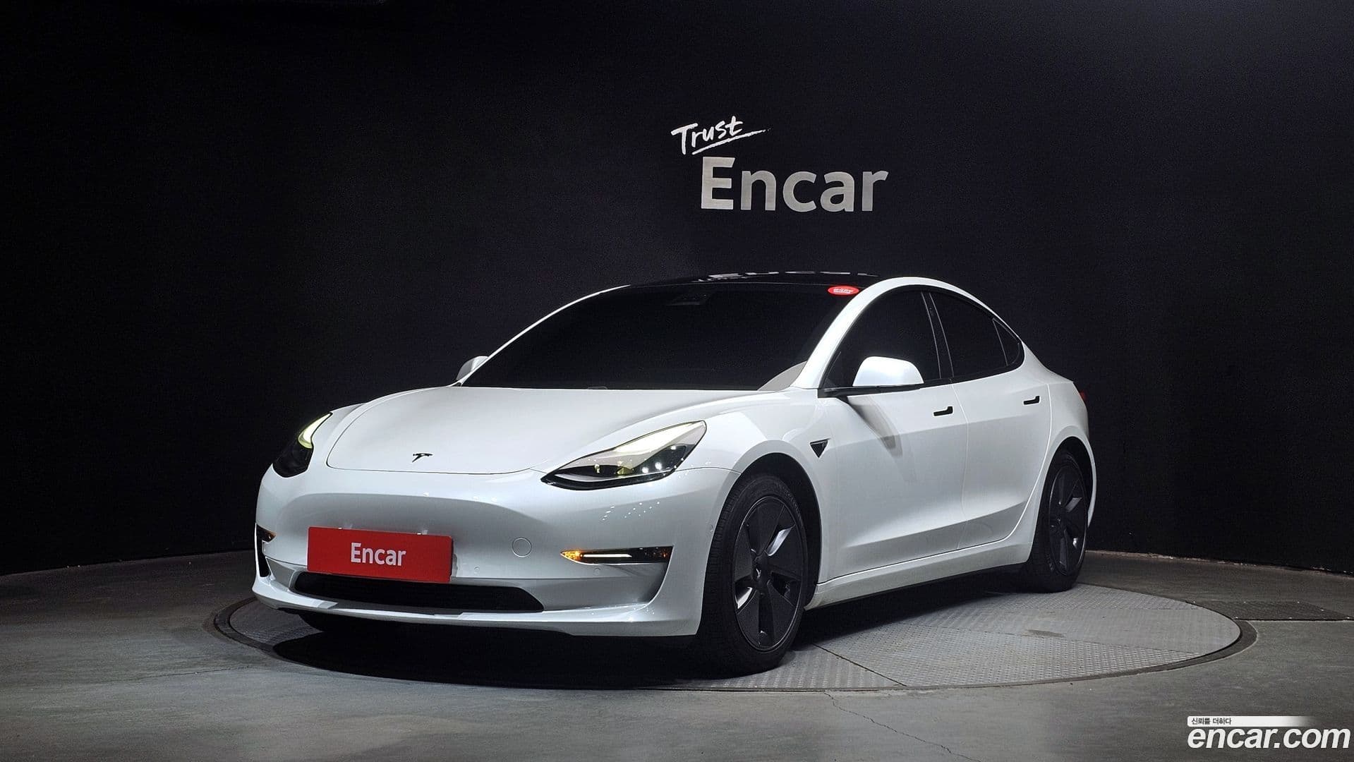 Main__Slider__Photo:Model 3 Tesla 2021.2-0