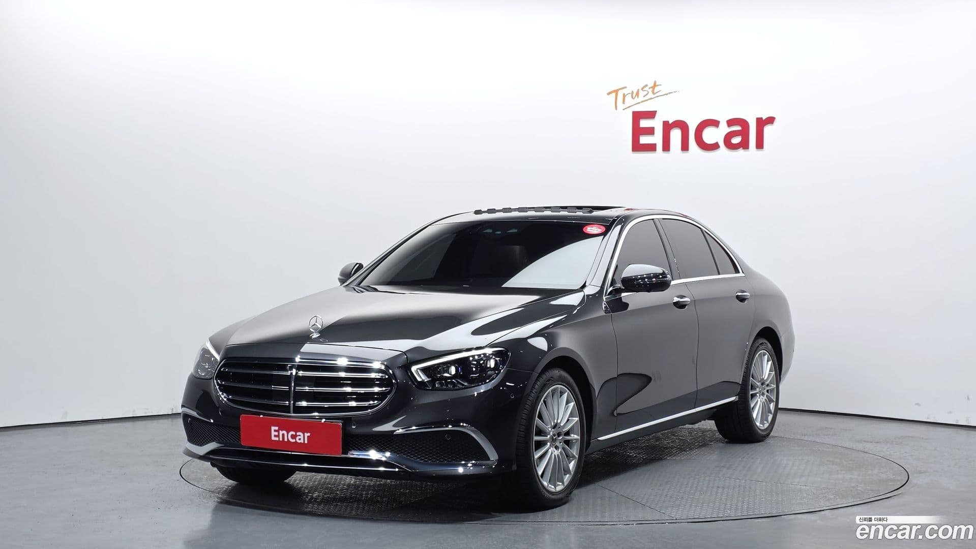 Main__Slider__Photo:E-Class Mercedes-Benz 2022.0-0