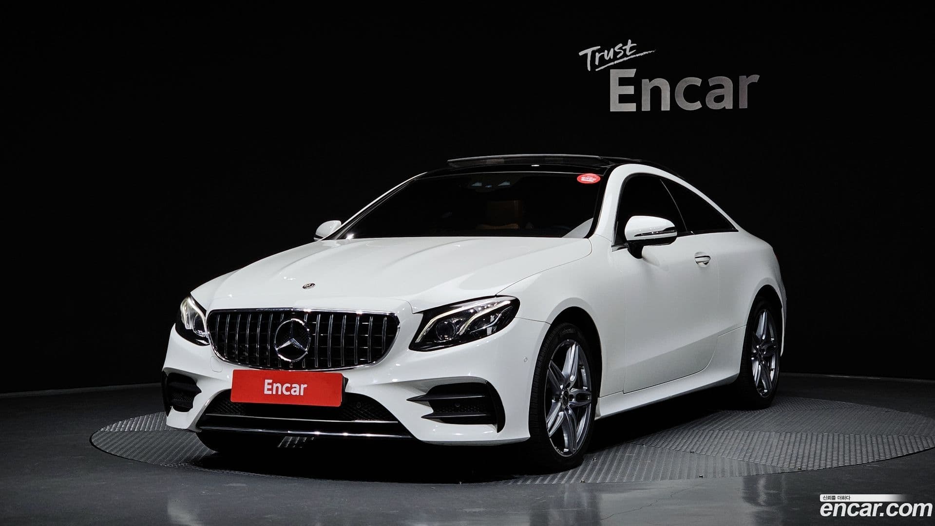 Main__Slider__Photo:E-Class Mercedes-Benz 2018.5-0