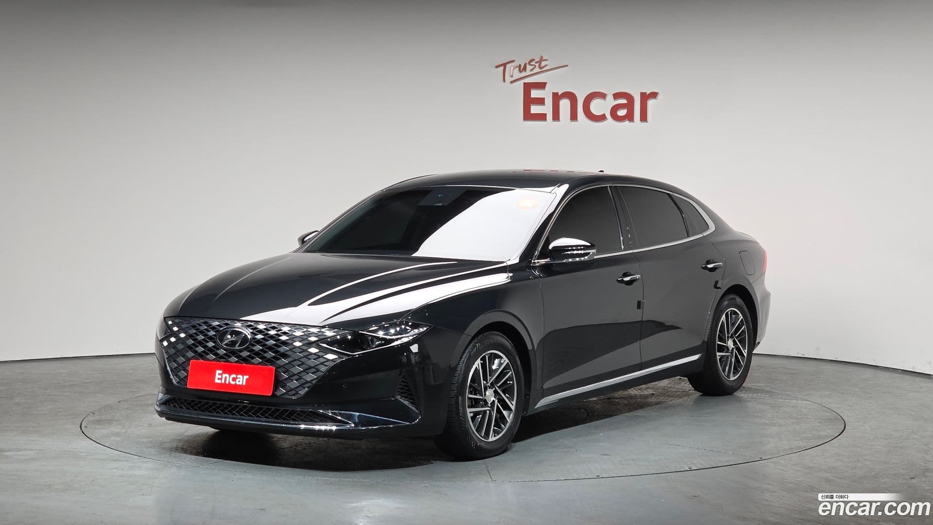 Main__Slider__Photo:Grandeur Hyundai 2020.8-0