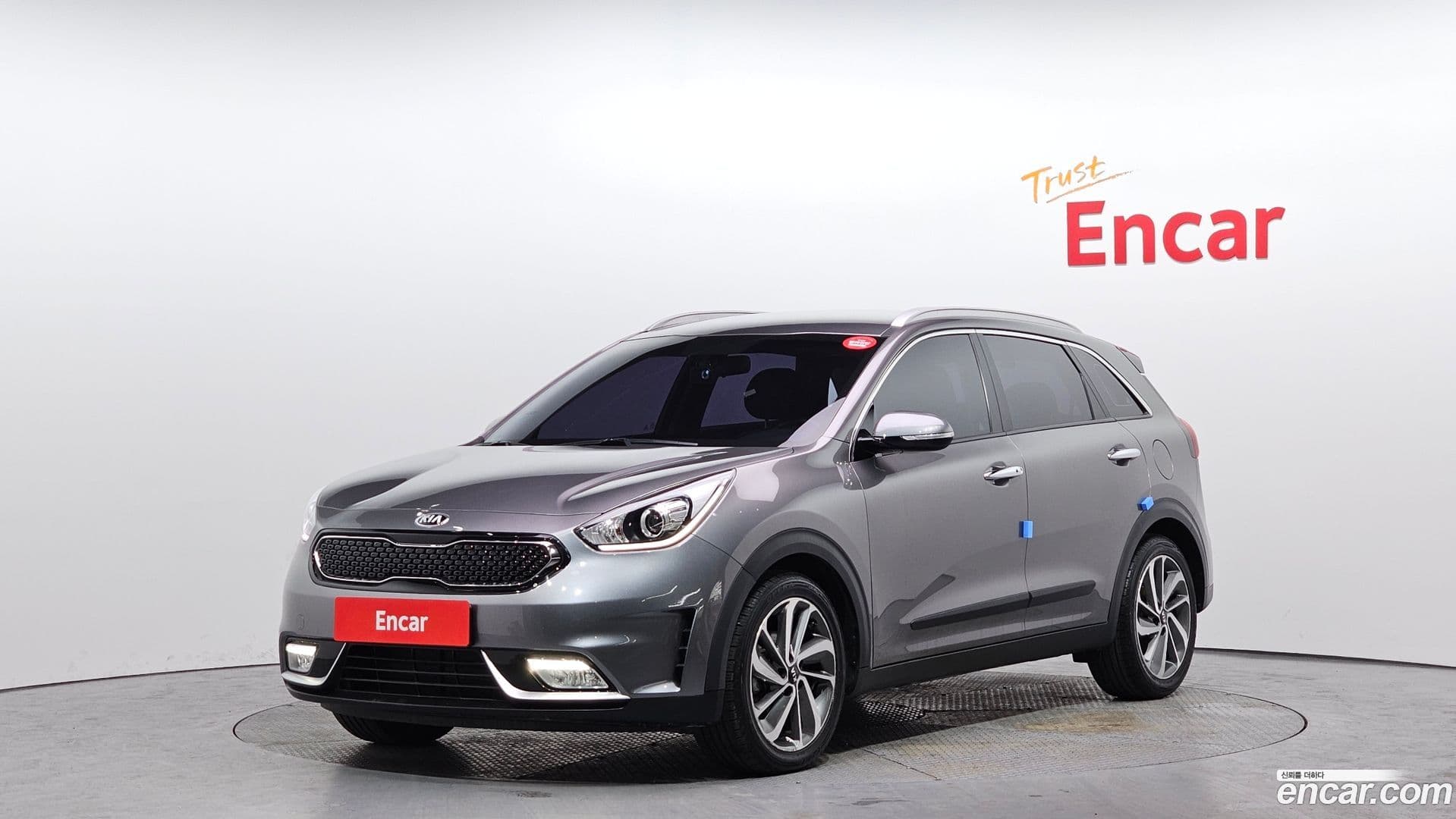 Main__Slider__Photo:Niro Kia 2017.11-0
