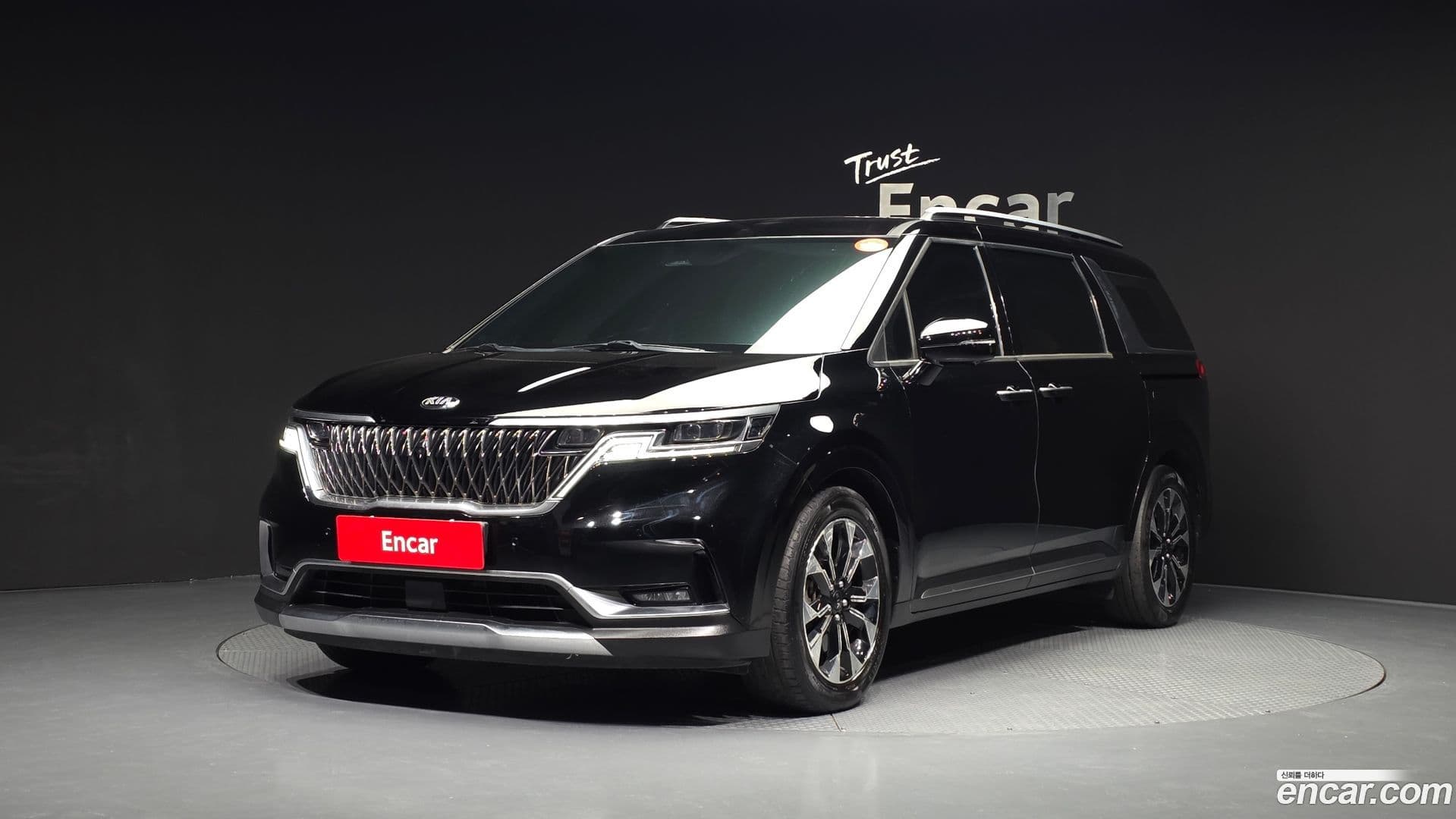 Main__Slider__Photo:Canival Kia 2021.1-0