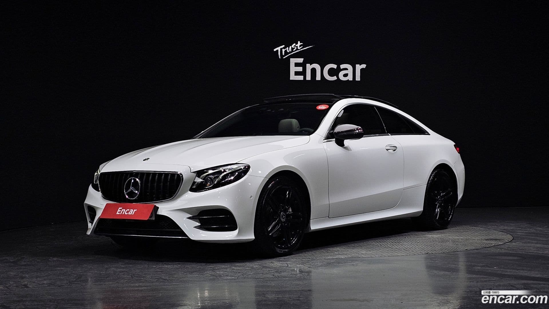 Main__Slider__Photo:E-Class Mercedes-Benz 2018.11-0