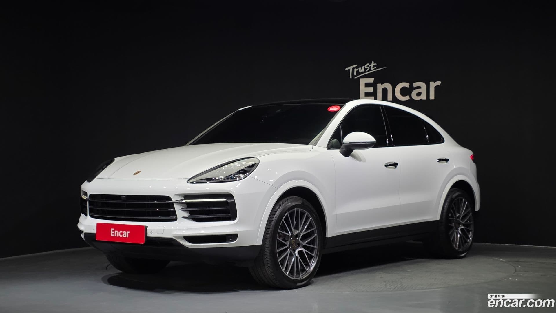 Main__Slider__Photo:Cayenne Porsche 2021.6-0