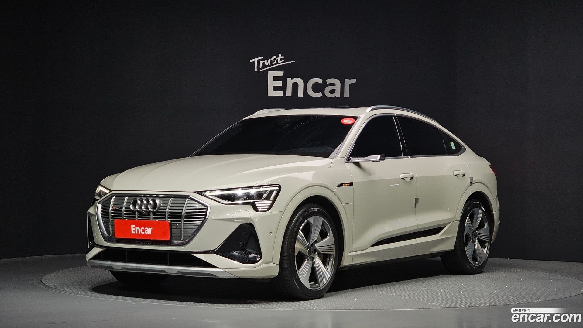 Main__Slider__Photo:e-tron Audi 2022.6-0