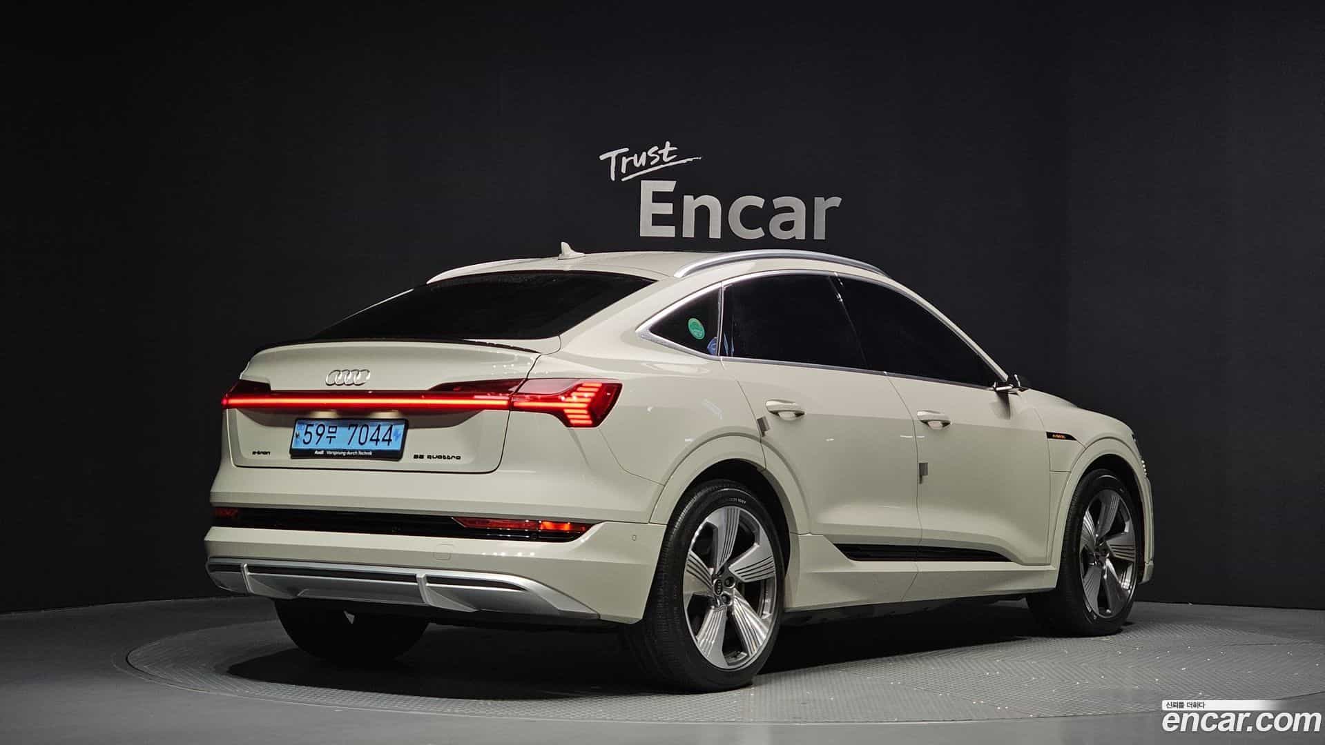 e-tron Audi 2022.6-OUTER-002