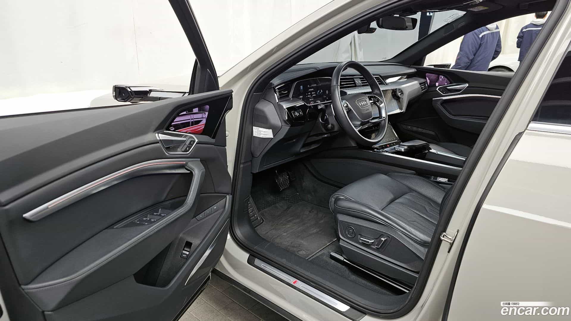 e-tron Audi 2022.6-INNER-010