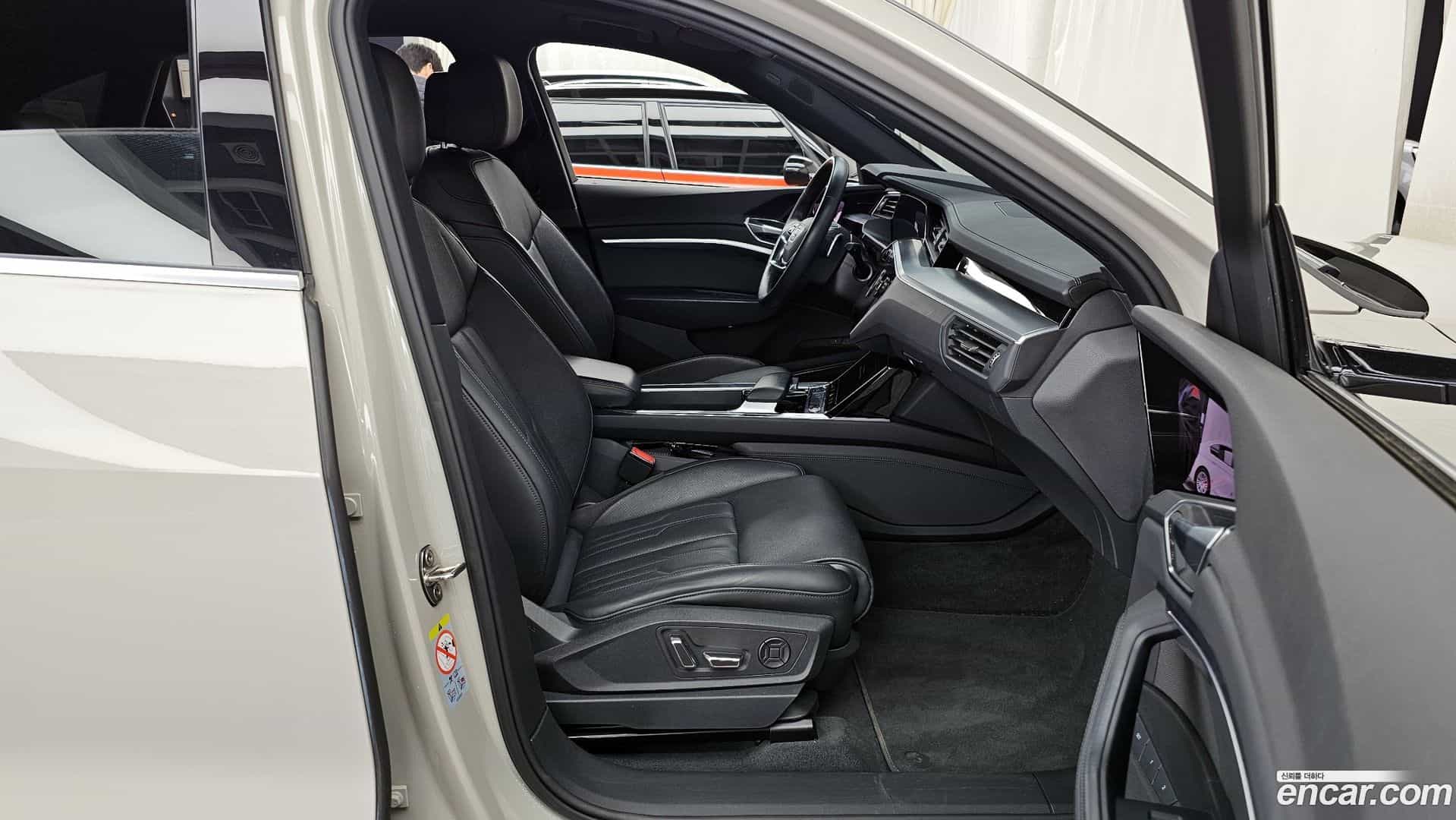 e-tron Audi 2022.6-OPTION-015