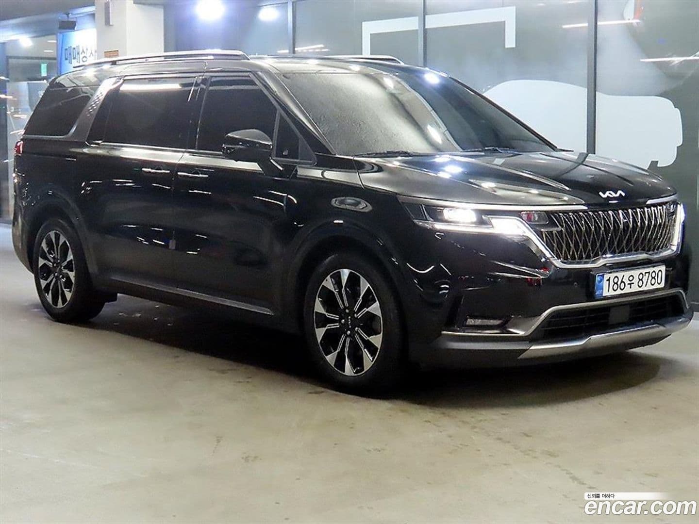 Main__Slider__Photo:Canival Kia 2022.6-0