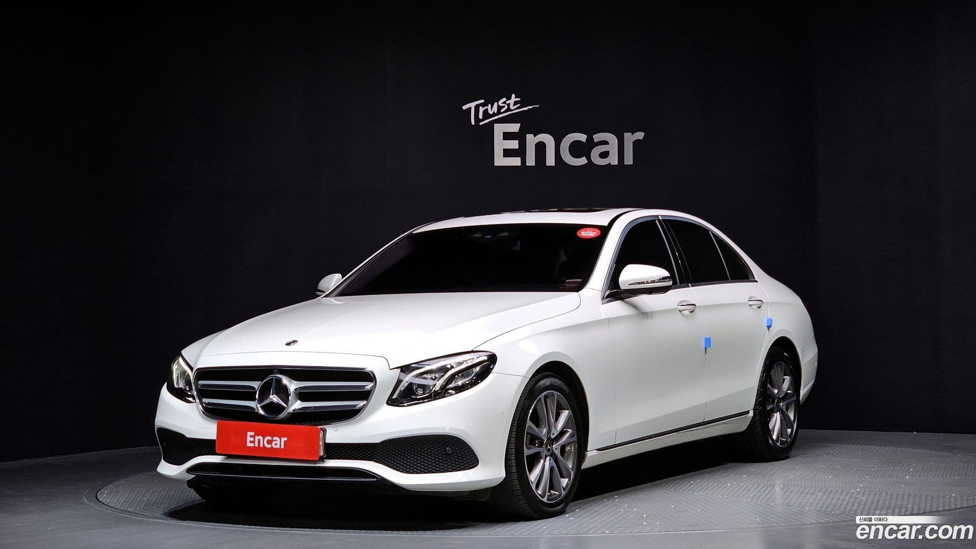 Main__Slider__Photo:E-Class Mercedes-Benz 2018.9-0