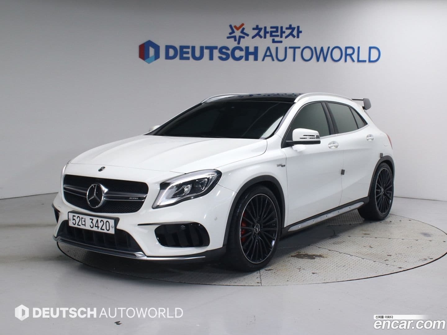Main__Slider__Photo:GLA-Class Mercedes-Benz 2017.10-0