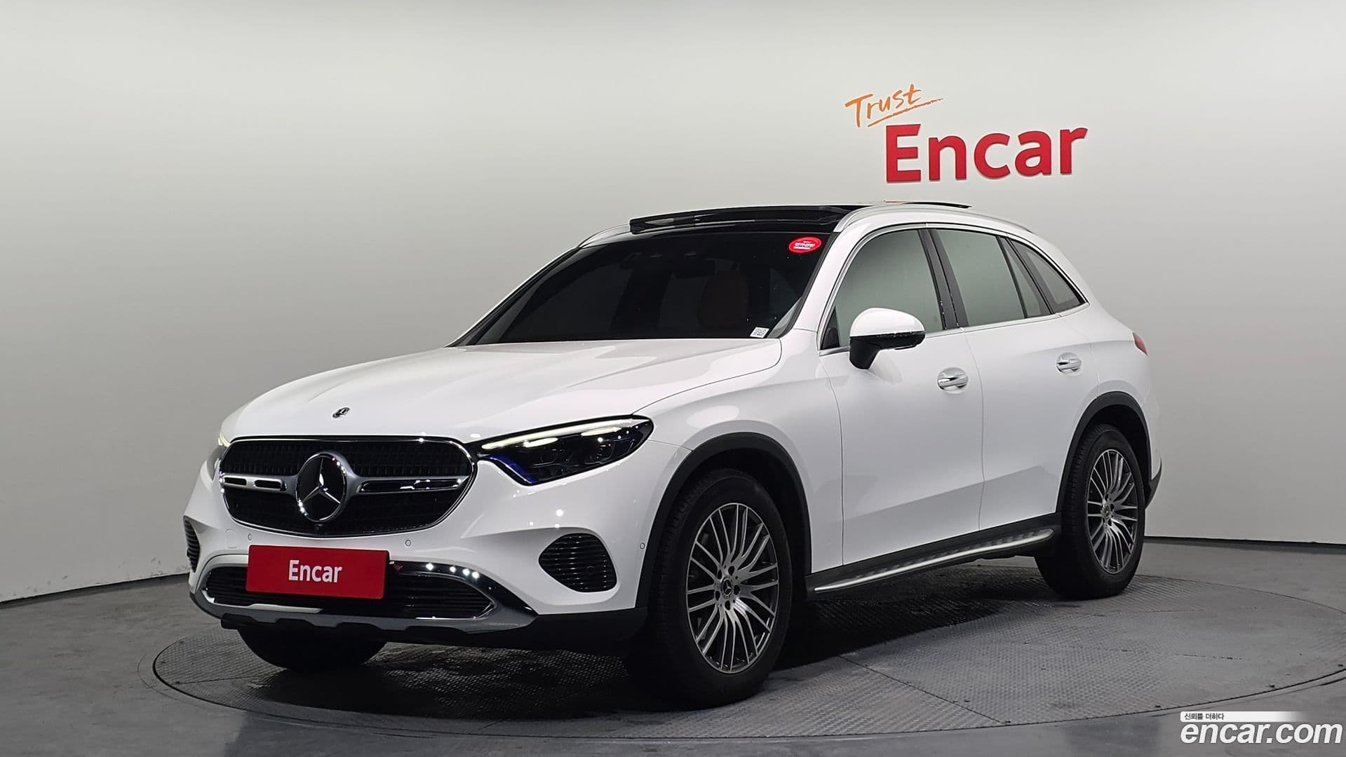 Main__Slider__Photo:GLC-Class Mercedes-Benz 2024.5-0
