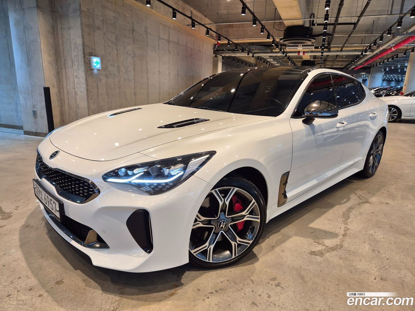 Main__Slider__Photo:Stinger Kia 2018.11-0