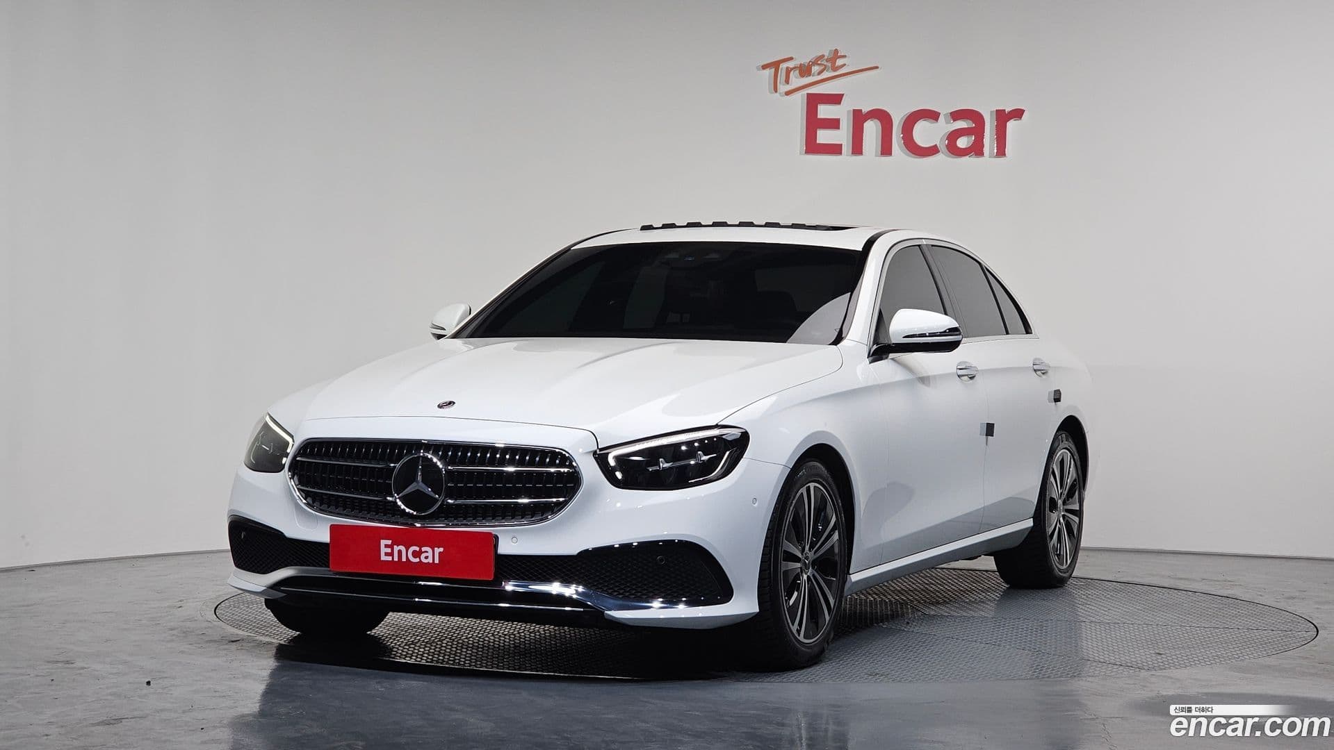 Main__Slider__Photo:E-Class Mercedes-Benz 2021.1-0