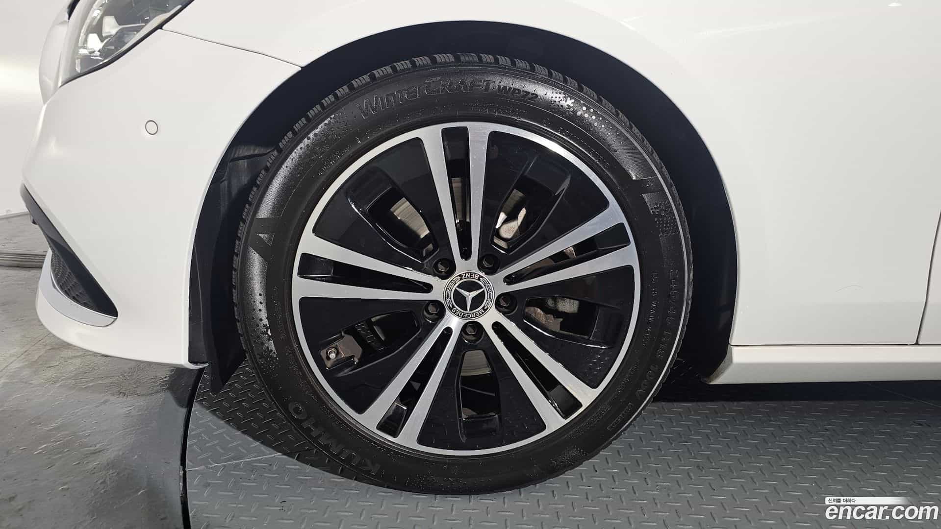 E-Class Mercedes-Benz 2021.1-OUTER-005