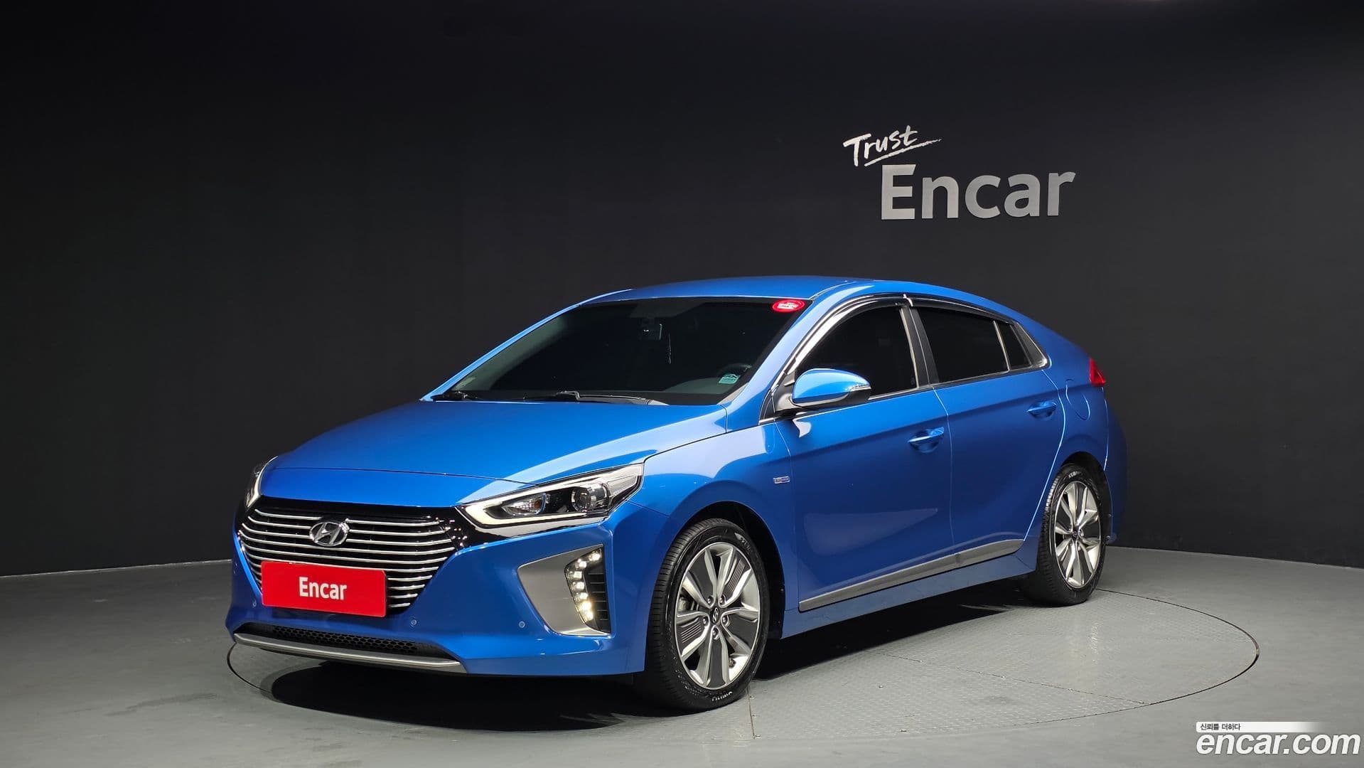 Main__Slider__Photo:Ioniq Hyundai 2017.1-0