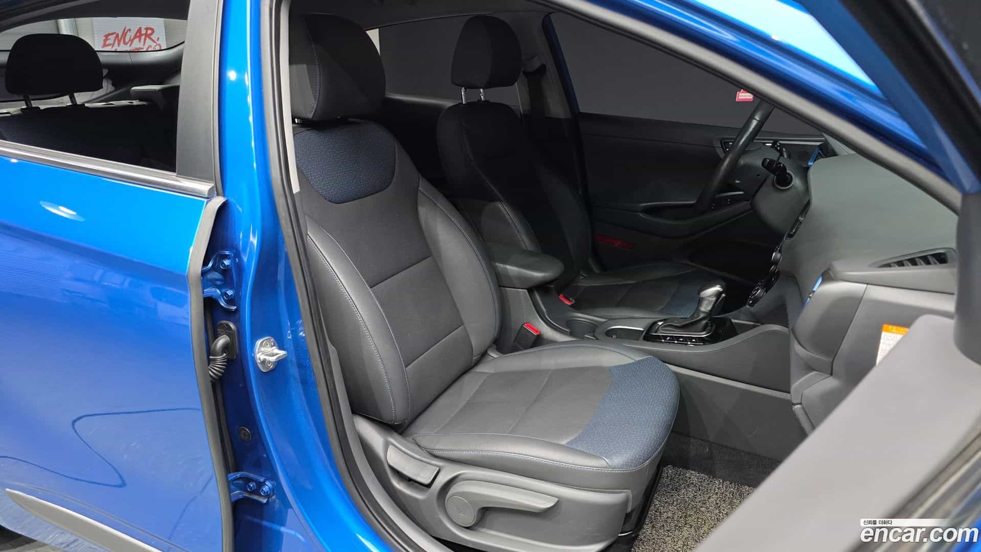 Ioniq Hyundai 2017.1-INNER-010