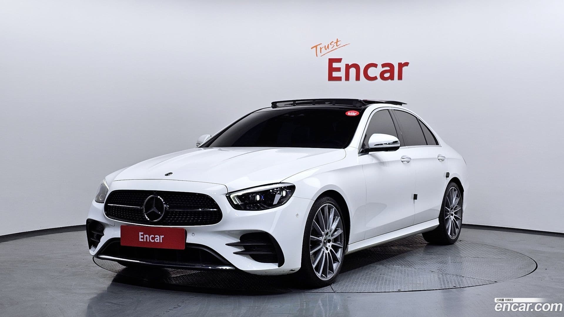 Main__Slider__Photo:E-Class Mercedes-Benz 2020.10-0
