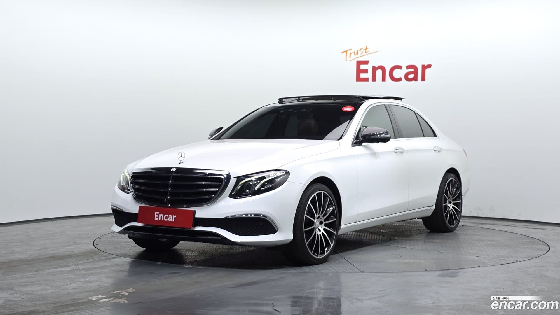 Main__Slider__Photo:E-Class Mercedes-Benz 2017.2-0